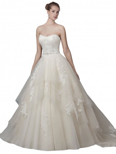 Shop Strapless Ball Gown Tulle Wedding Dress with Lace Appliques Canada
