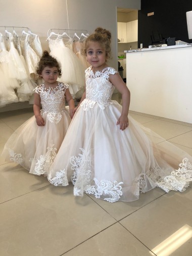 Ivory Ball Gown Chapel Train Sleeveless V-Back Flower Girl Dress Canada
